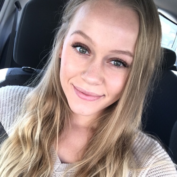 Hello! Name’s April - Picture 6 of 6